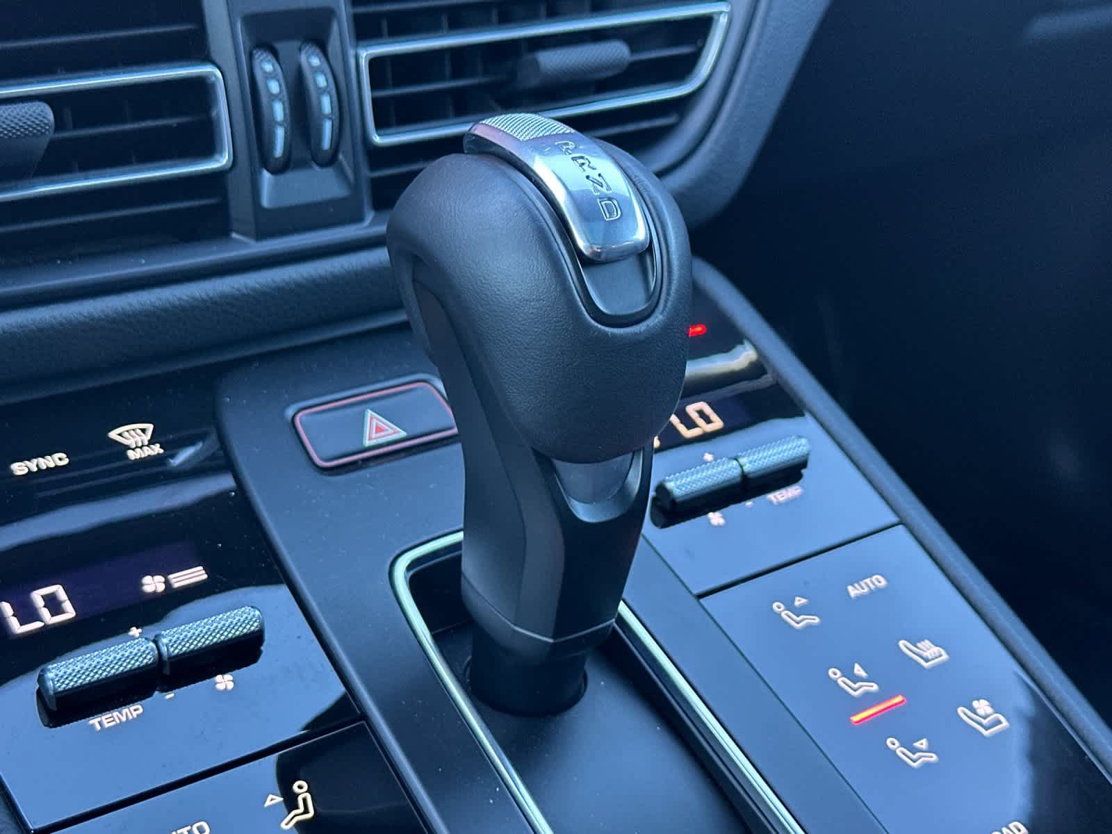 Certified 2025 Porsche Macan AWD/4WD image 24