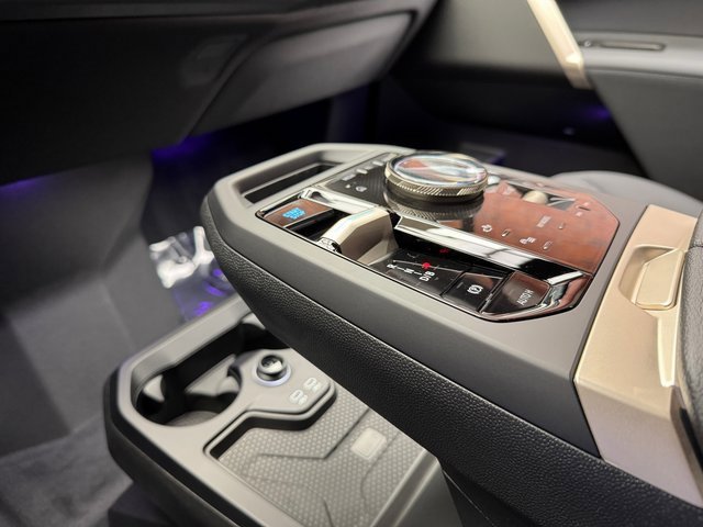 Used 2026 BMW iX xDrive45 image 19