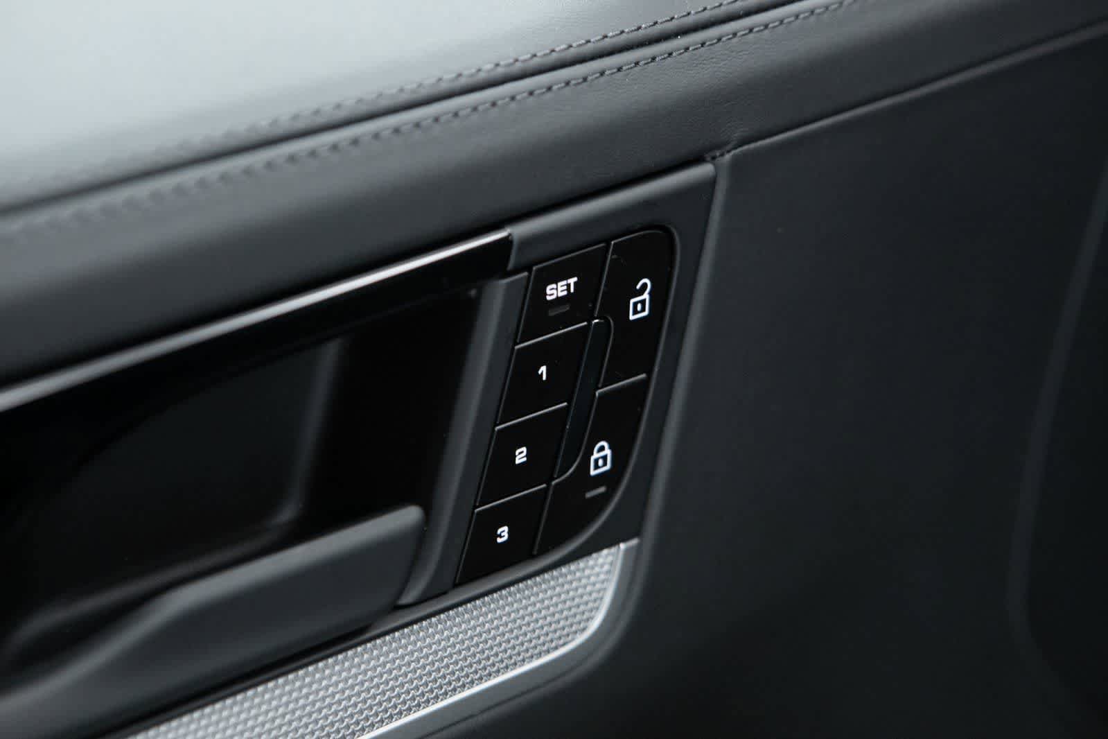 Certified 2025 Porsche Cayenne S AWD/4WD image 19