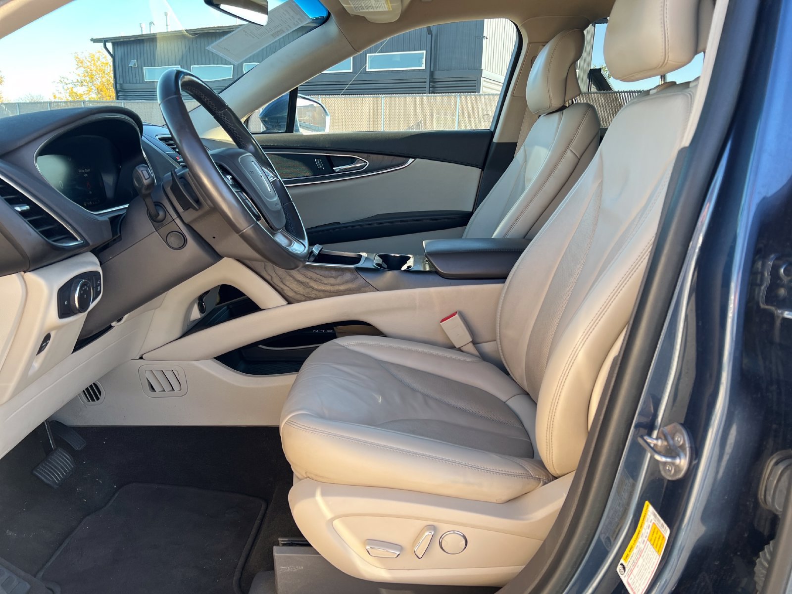Used 2019 Lincoln Nautilus Select AWD/4WD image 9