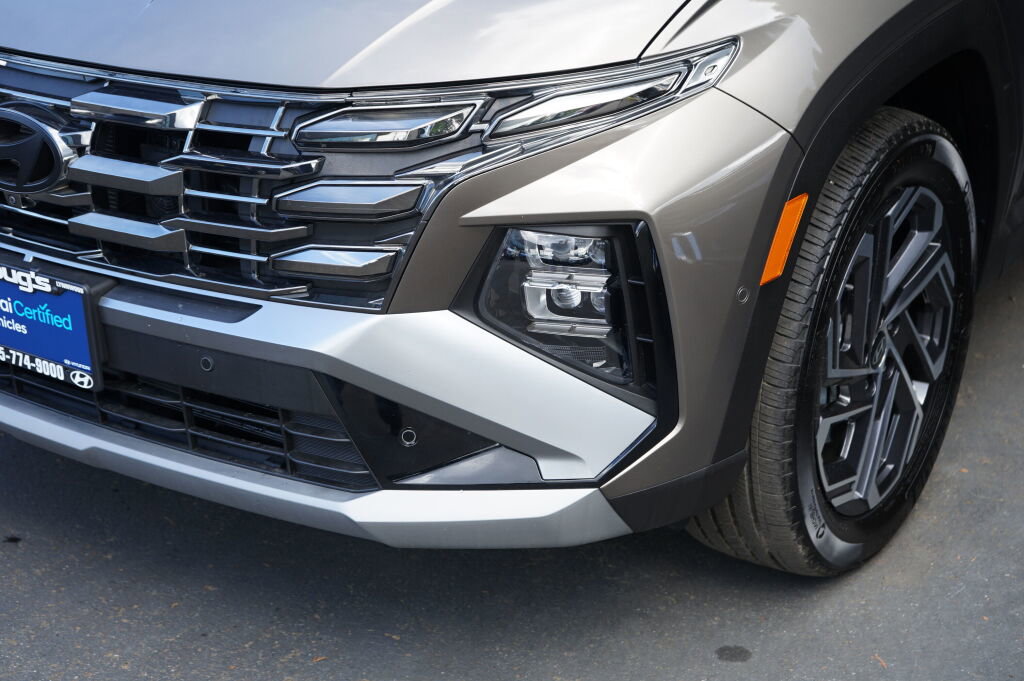 Certified 2025 Hyundai Tucson Limited AWD/4WD image 9