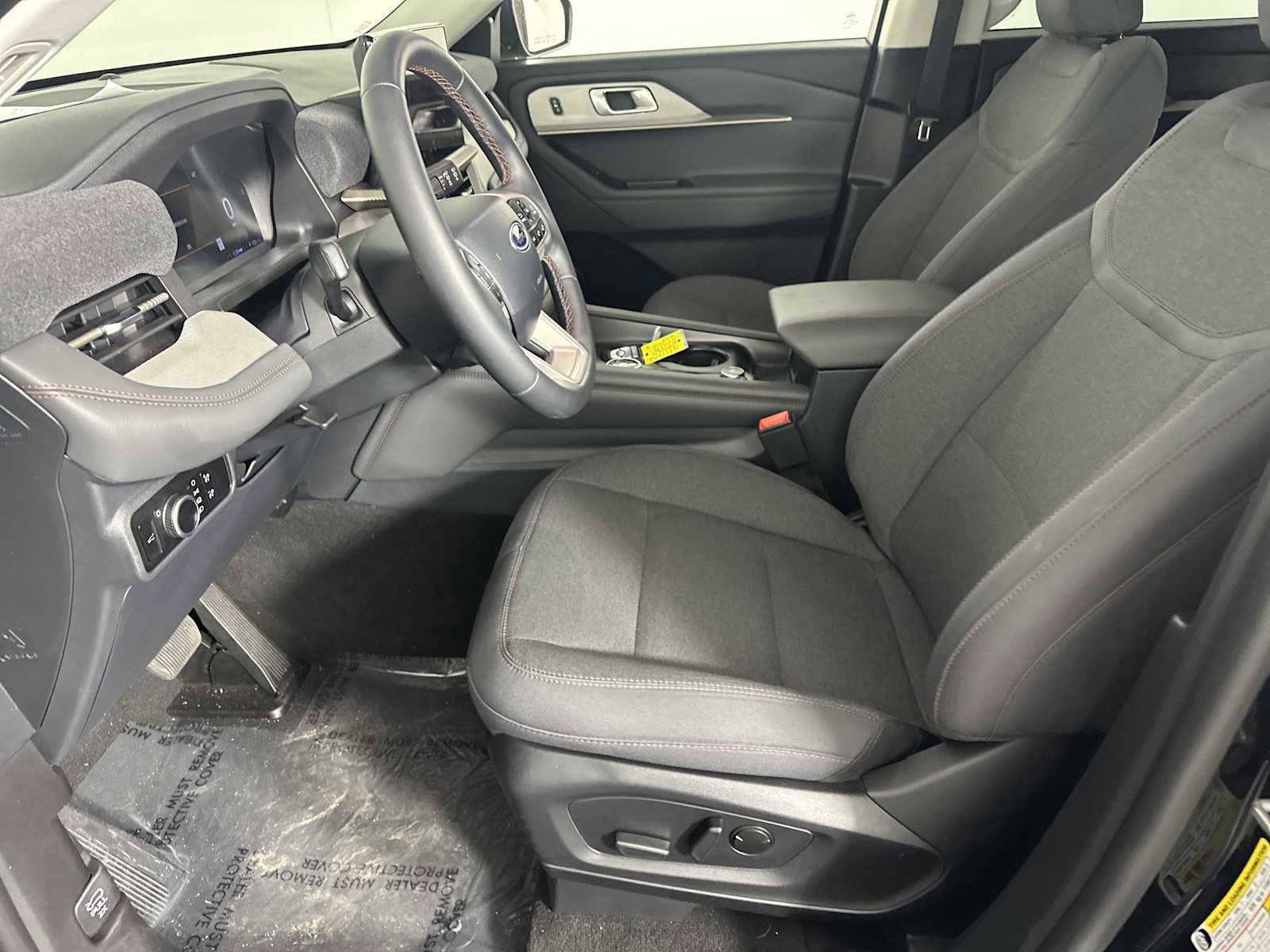 Used 2025 Ford Explorer Active image 8
