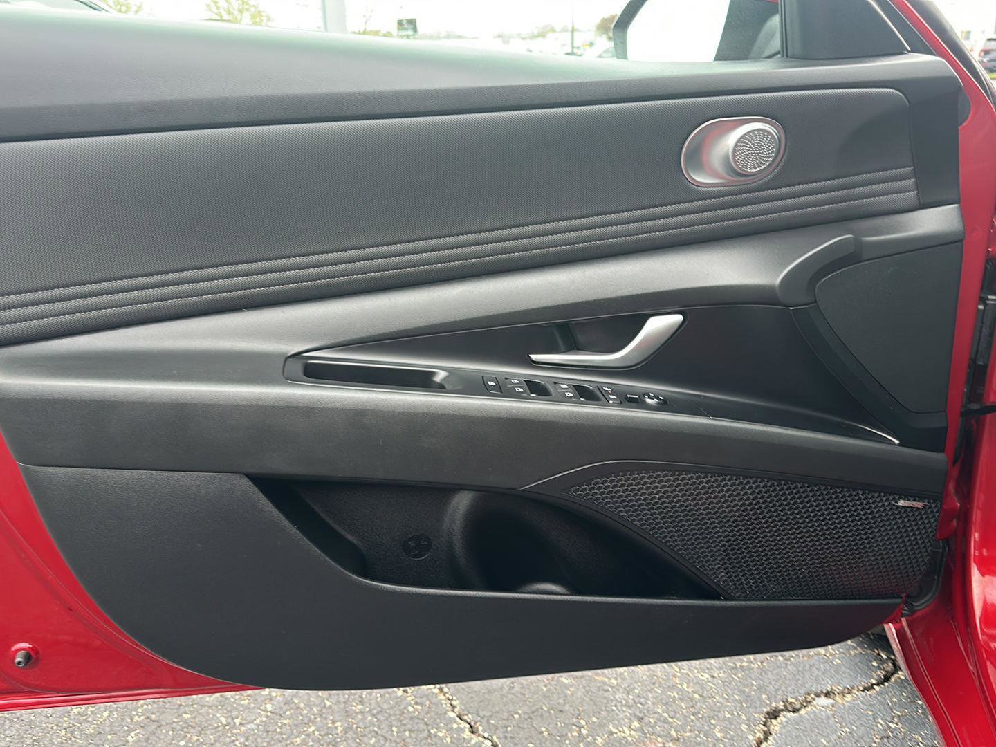 Used 2025 Hyundai Elantra Limited image 10