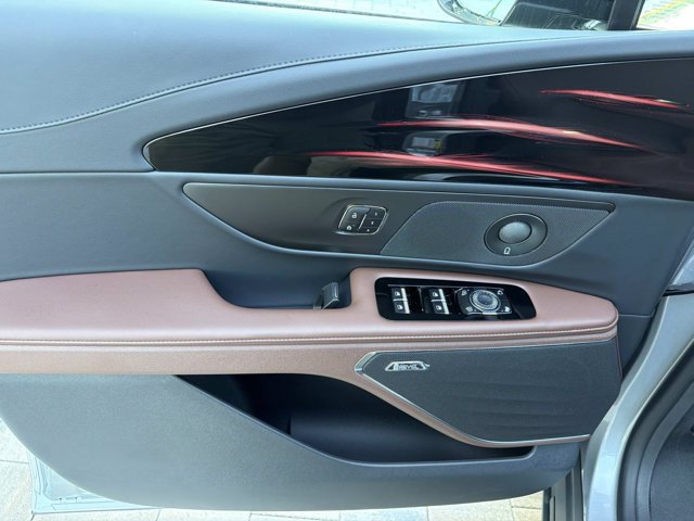 New 2026 Lincoln Nautilus Reserve w/ Jet Appearance Package AWD/4WD image 9