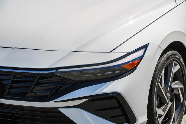New 2025 Hyundai Elantra SEL image 10