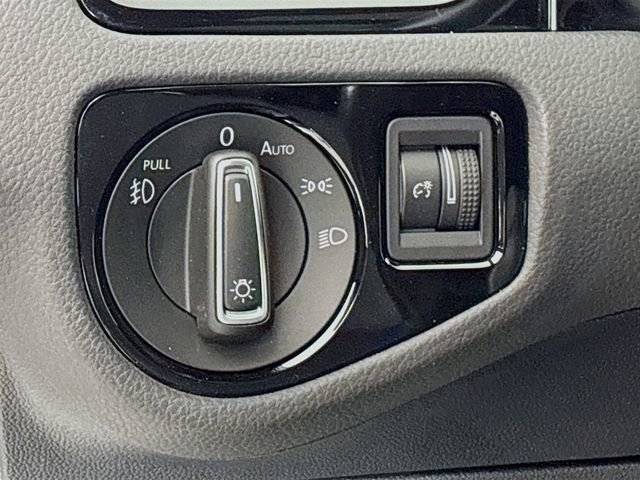 Used 2020 Volkswagen GTI SE image 10