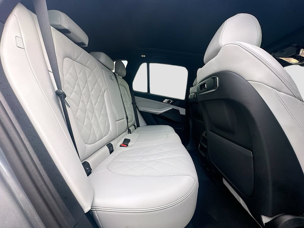 Used 2026 BMW X5 xDrive40i w/ M Sport Package AWD/4WD image 28