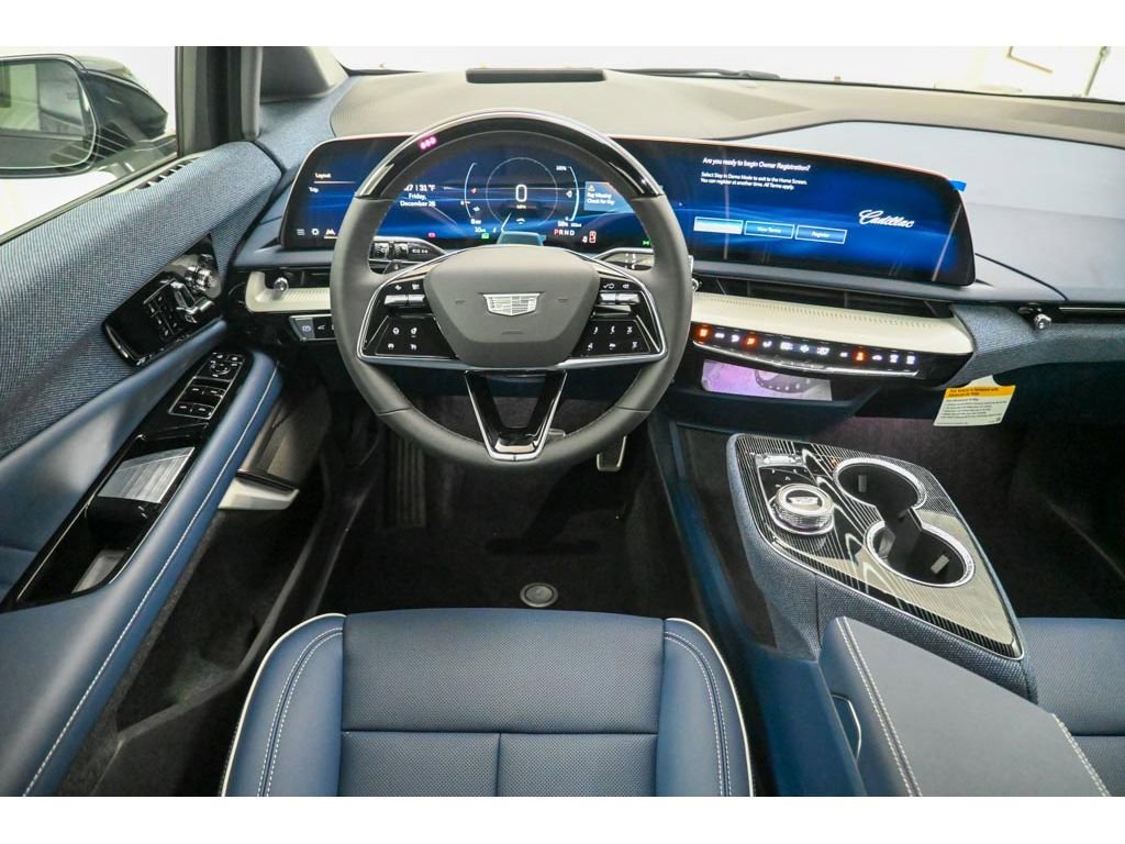 New 2026 Cadillac Optiq Luxury 2 image 15