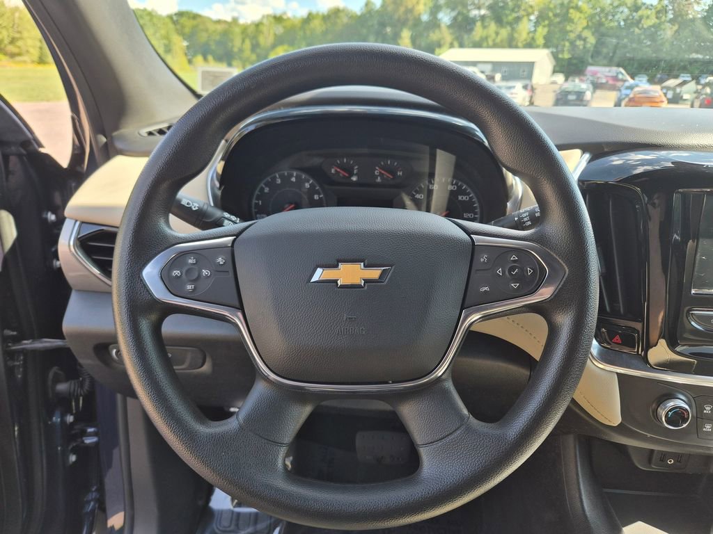 Used 2022 Chevrolet Traverse LS image 12