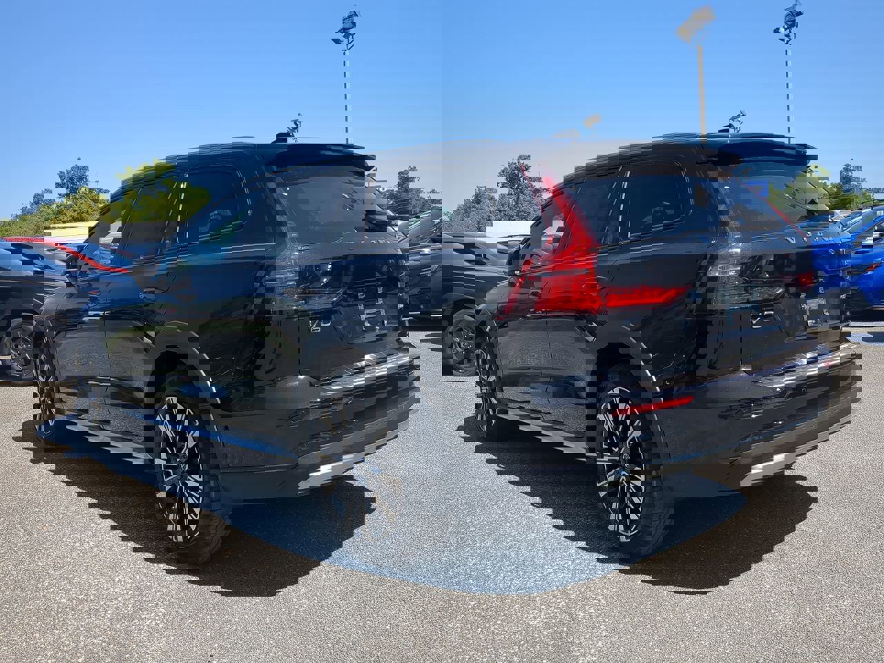 New 2025 Volvo V60 B5 Cross Country Ultra w/ Protection Package Premier image 6