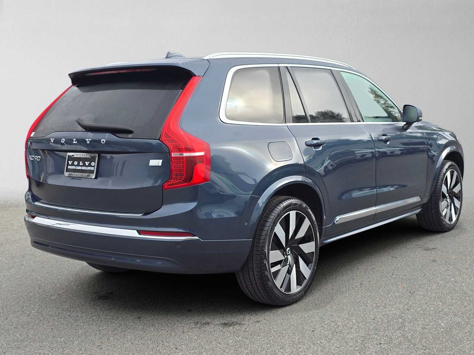 Certified 2023 Volvo XC90 T8 Ultimate w/ Protection Package Premier AWD/4WD image 4