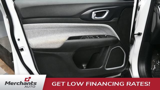 Used 2025 Jeep Compass Latitude AWD/4WD image 16