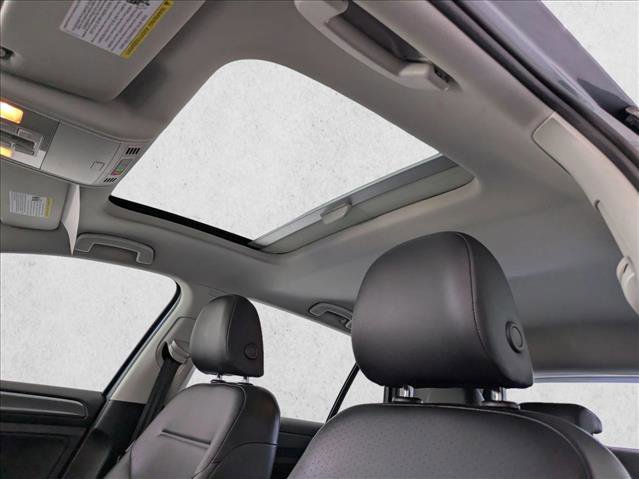 Used 2020 Volkswagen Golf 4-Door image 15