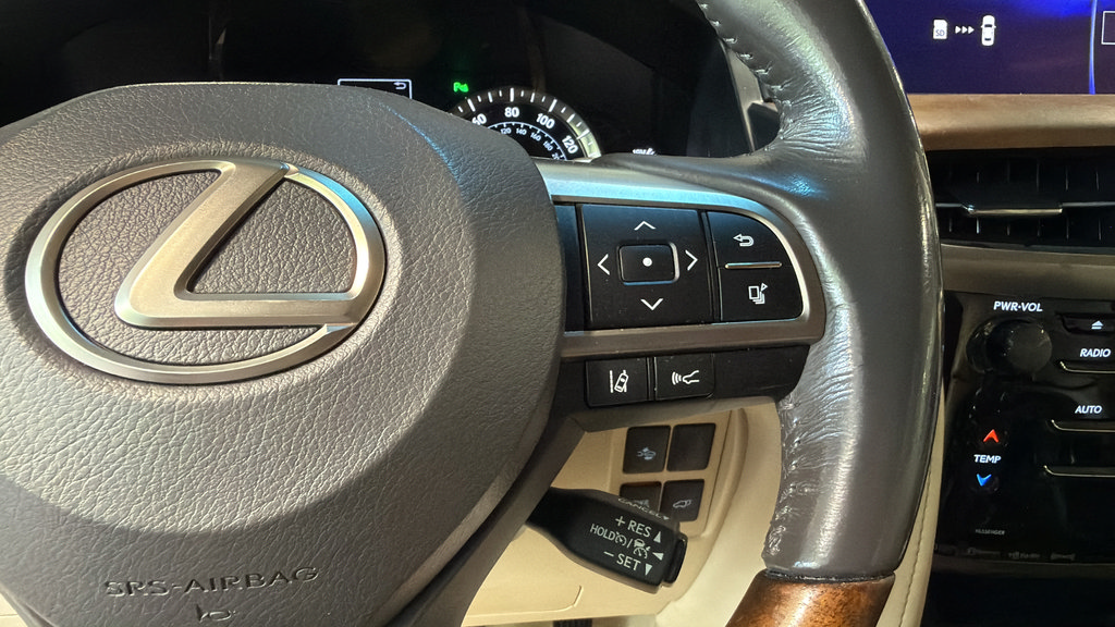 Used 2018 Lexus LX 570 4WD w/ Luxury Package image 27