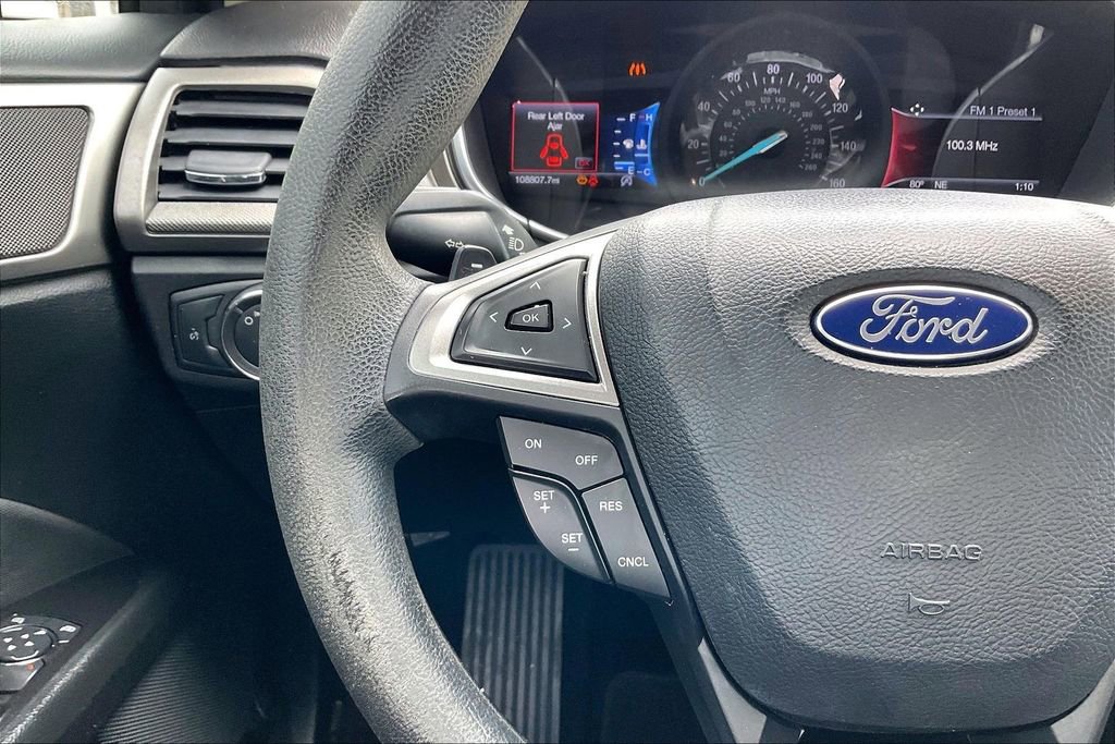 Used 2017 Ford Fusion SE w/ Fusion SE Technology Package FWD image 10