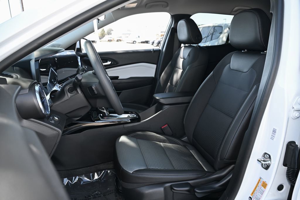 New 2026 Chevrolet Trax LT w/ LPO, Blackout Package FWD image 15