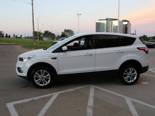 Used 2017 Ford Escape SE w/ SE Cold Weather Package AWD/4WD image 4