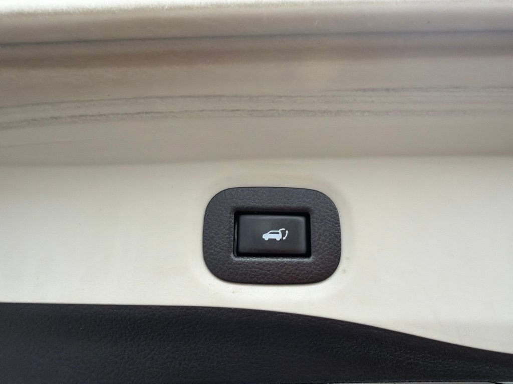 Used 2018 Nissan Rogue SV FWD image 36