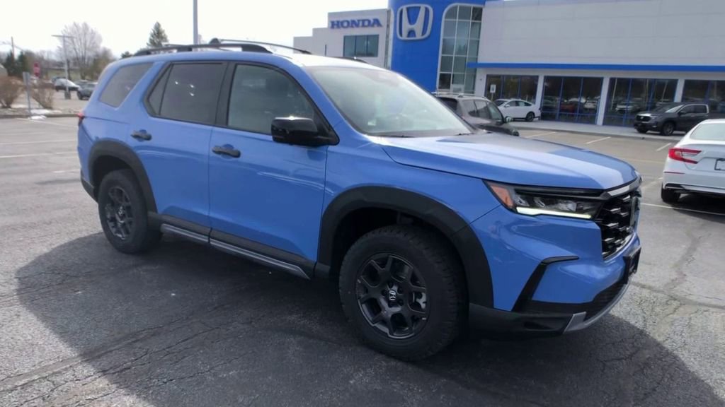 New 2025 Honda Pilot TrailSport image 2