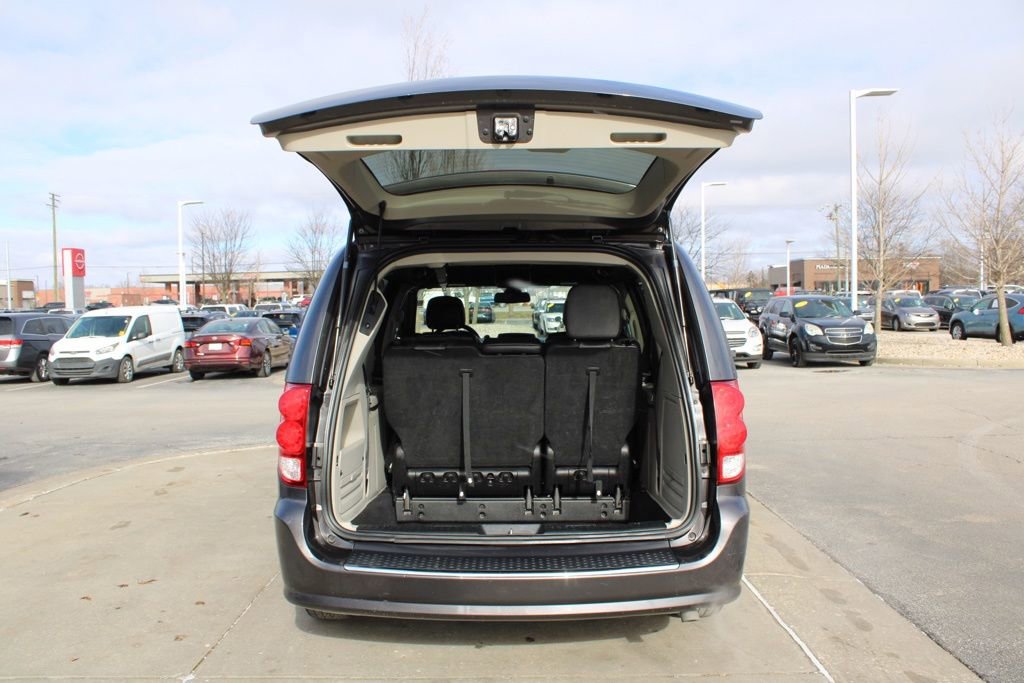 Used 2019 Dodge Grand Caravan SXT image 9