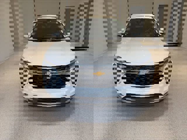 New 2026 Chevrolet Trax LT w/ Driver Confidence Package image 2