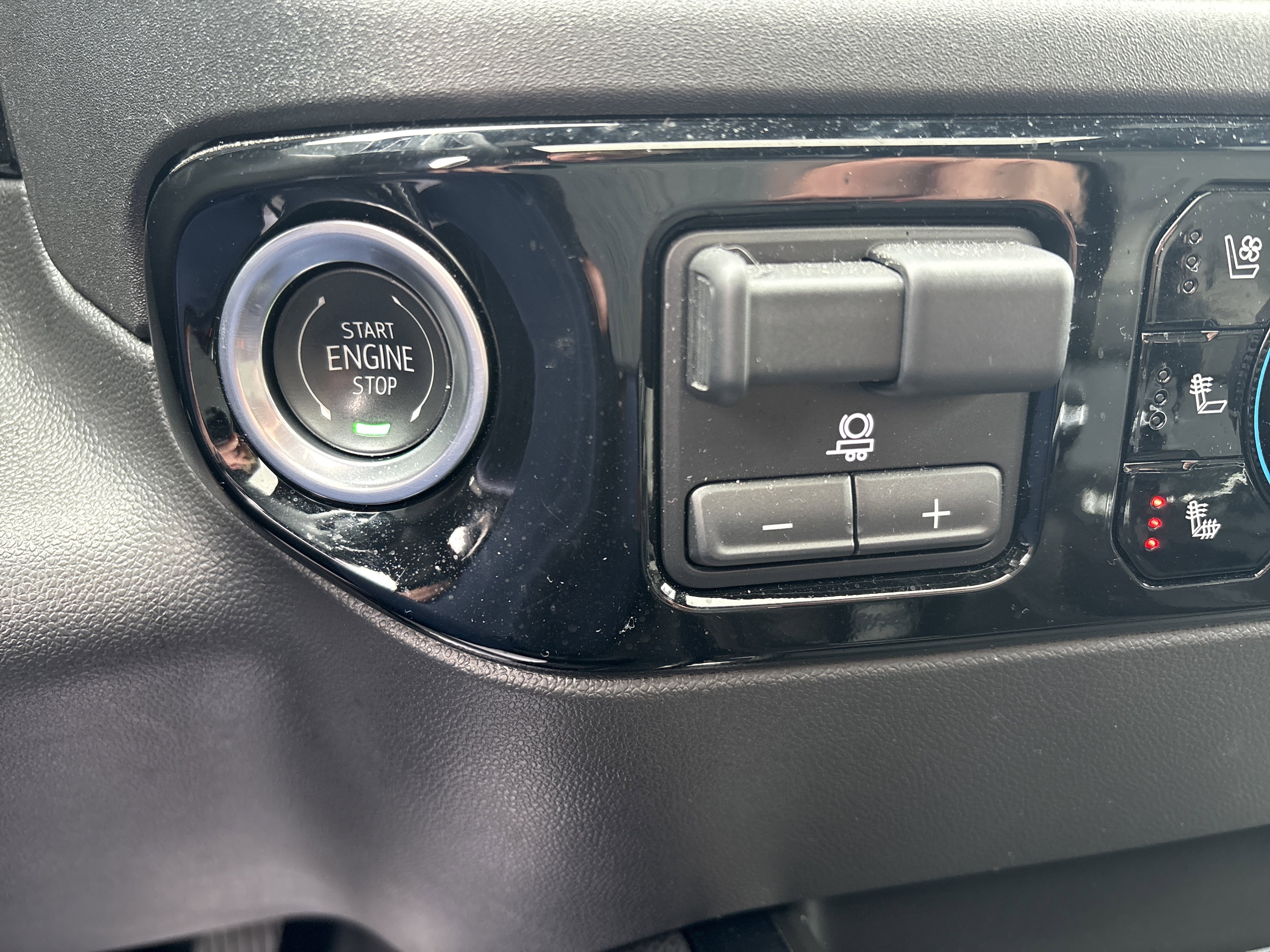 Used 2025 Chevrolet Silverado 1500 ZR2 w/ Technology Package image 40