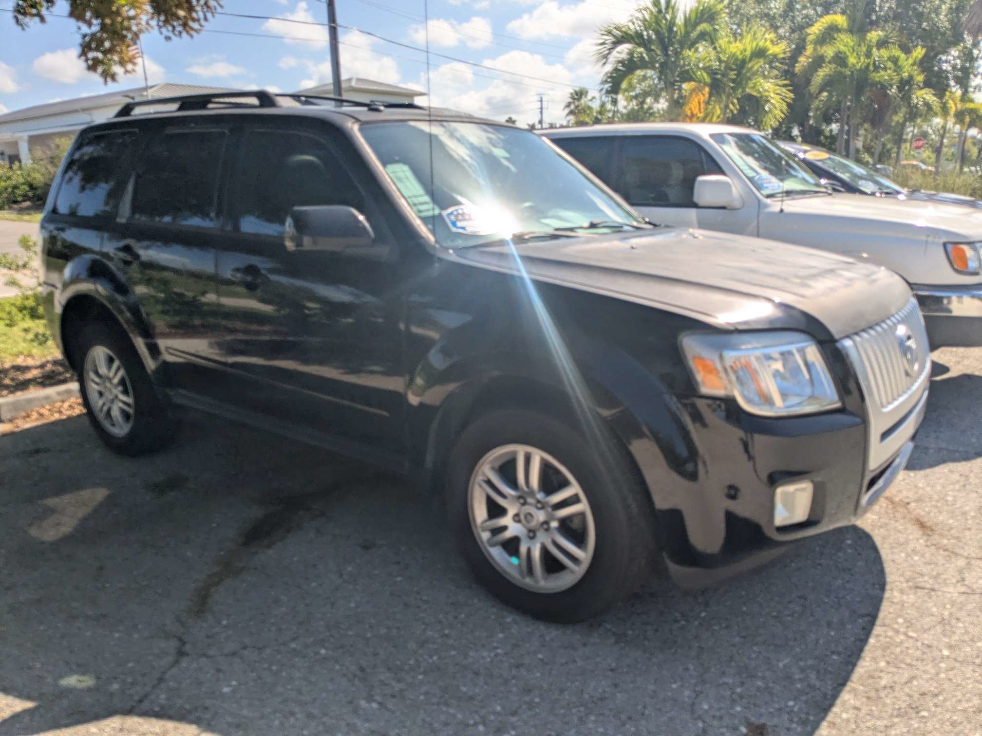 Used 2010 Mercury Mariner Premier FWD image 2