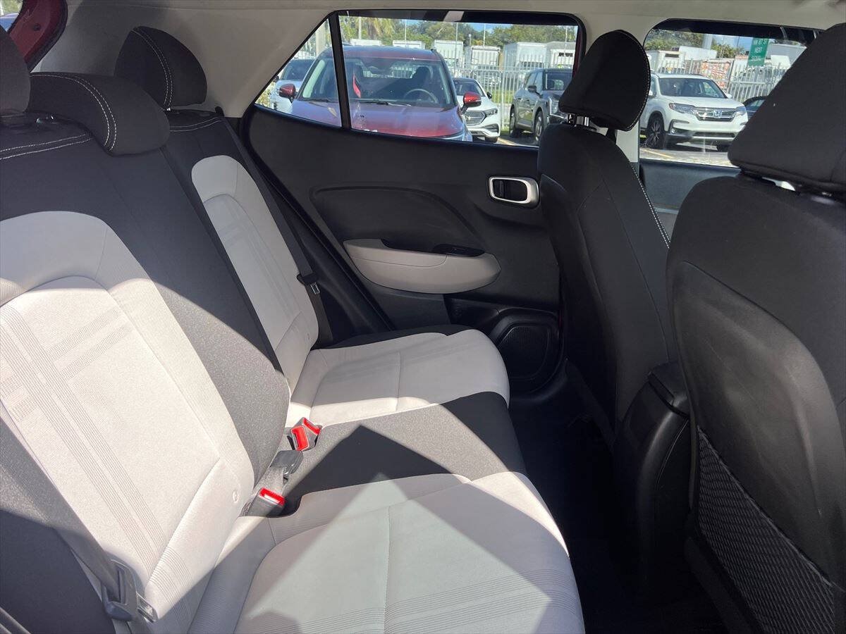 Used 2023 Hyundai Venue SEL FWD image 9
