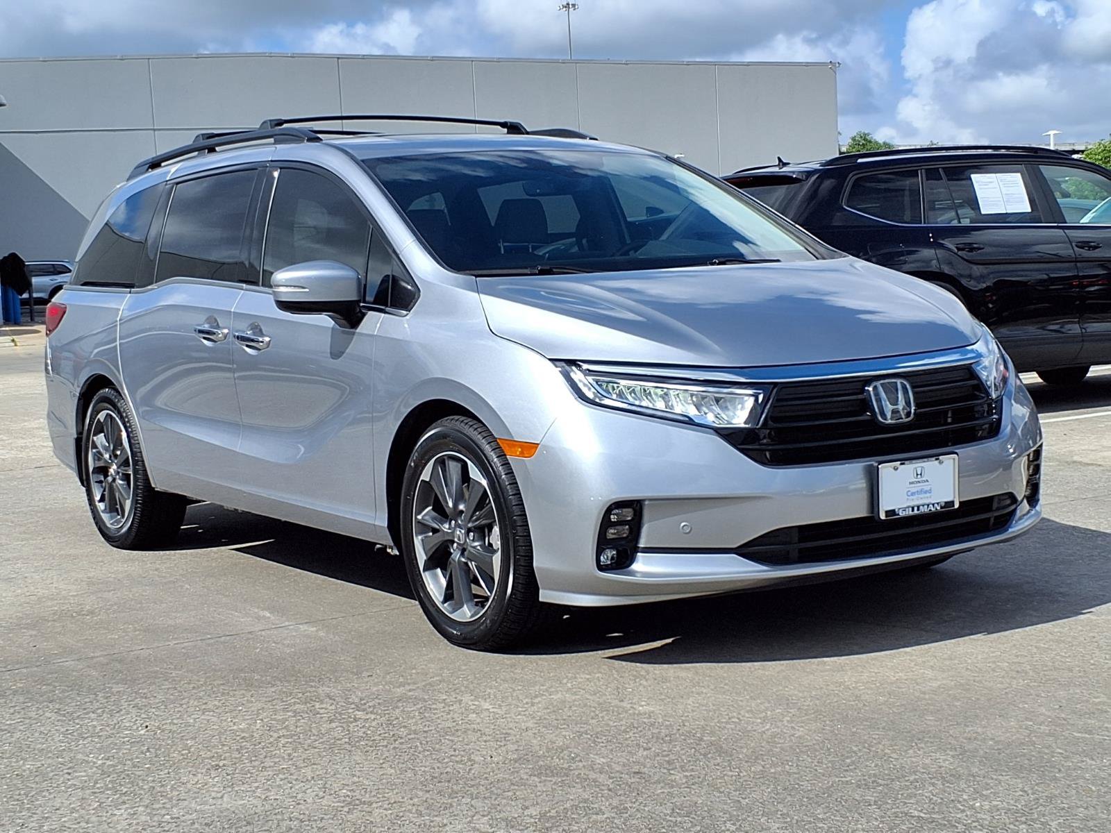 Used 2023 Honda Odyssey Elite image 2