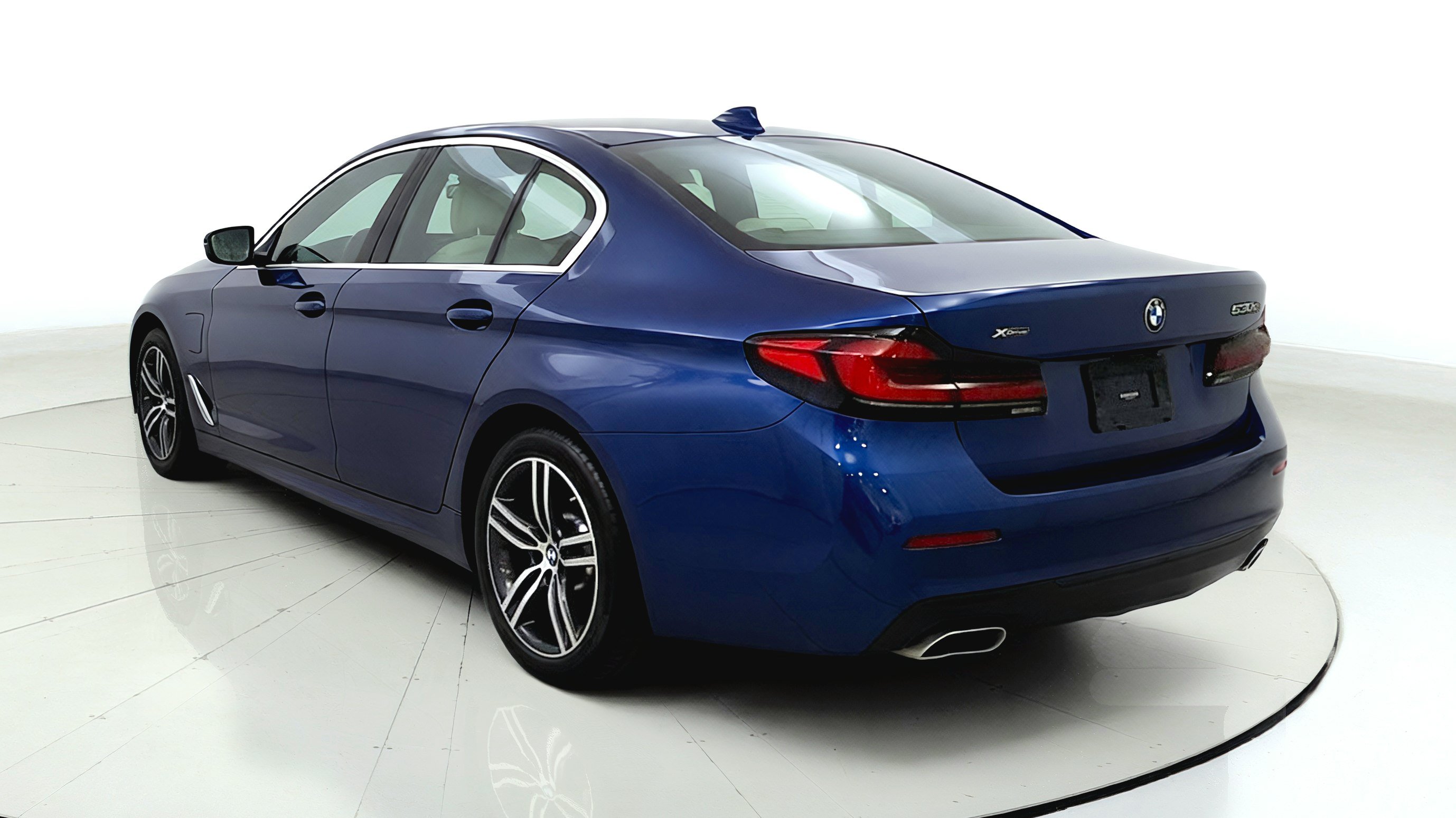 Used 2021 BMW 530e xDrive w/ Premium Package AWD/4WD image 9