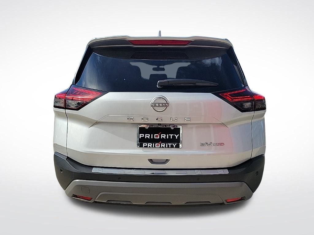 Used 2022 Nissan Rogue SV image 4