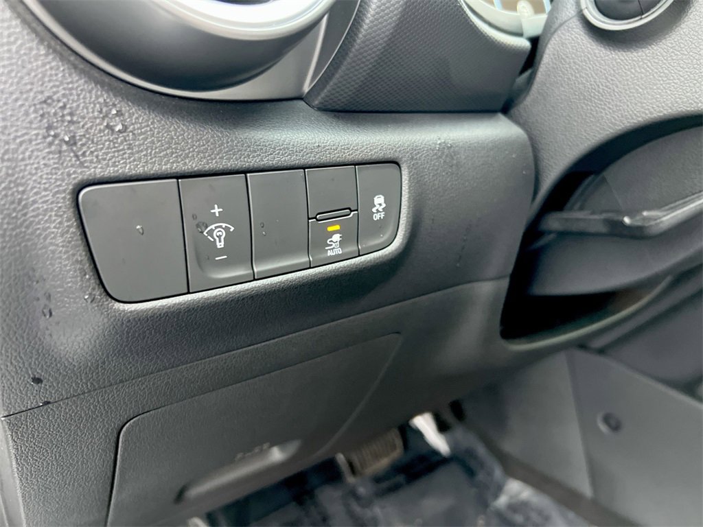 Used 2023 Hyundai Kona SE w/ Cargo Package image 16