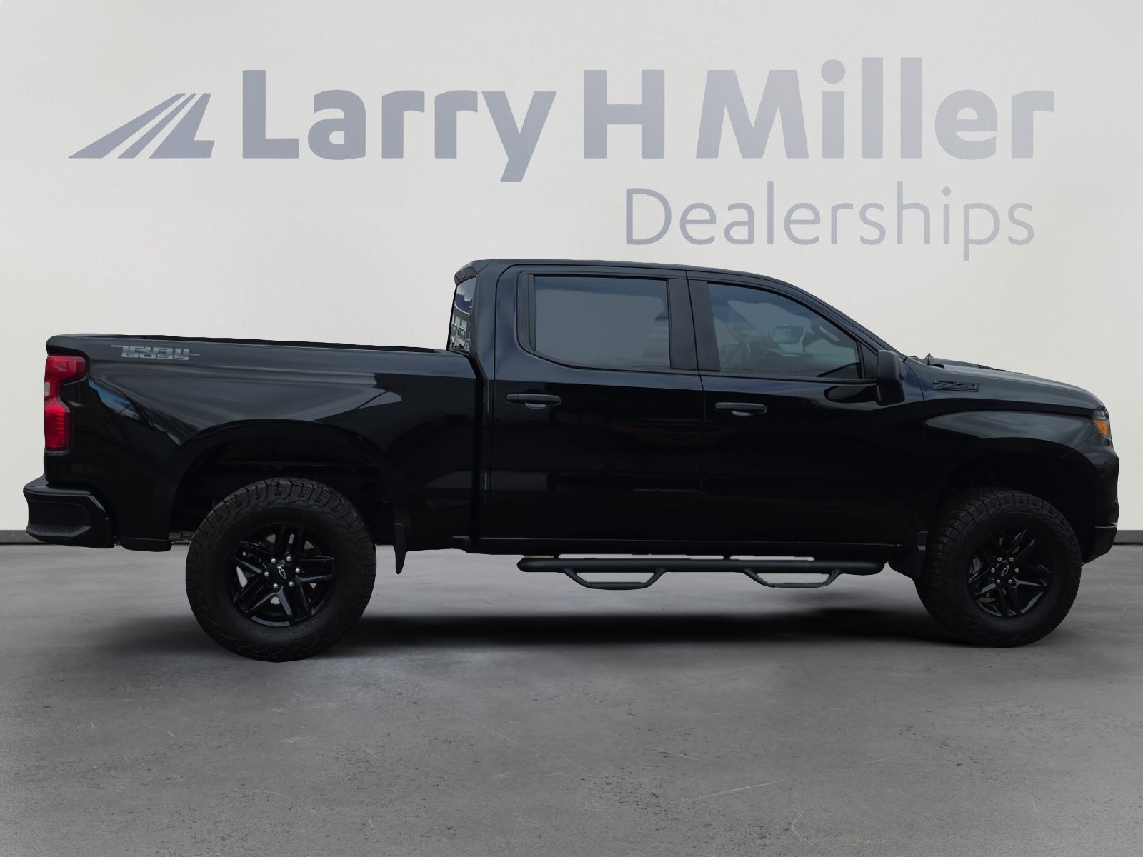 Used 2025 Chevrolet Silverado 1500 Custom Trail Boss w/ Midnight Edition image 6