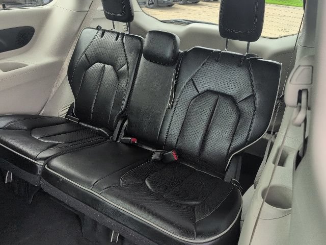 Used 2023 Chrysler Pacifica Limited FWD image 13