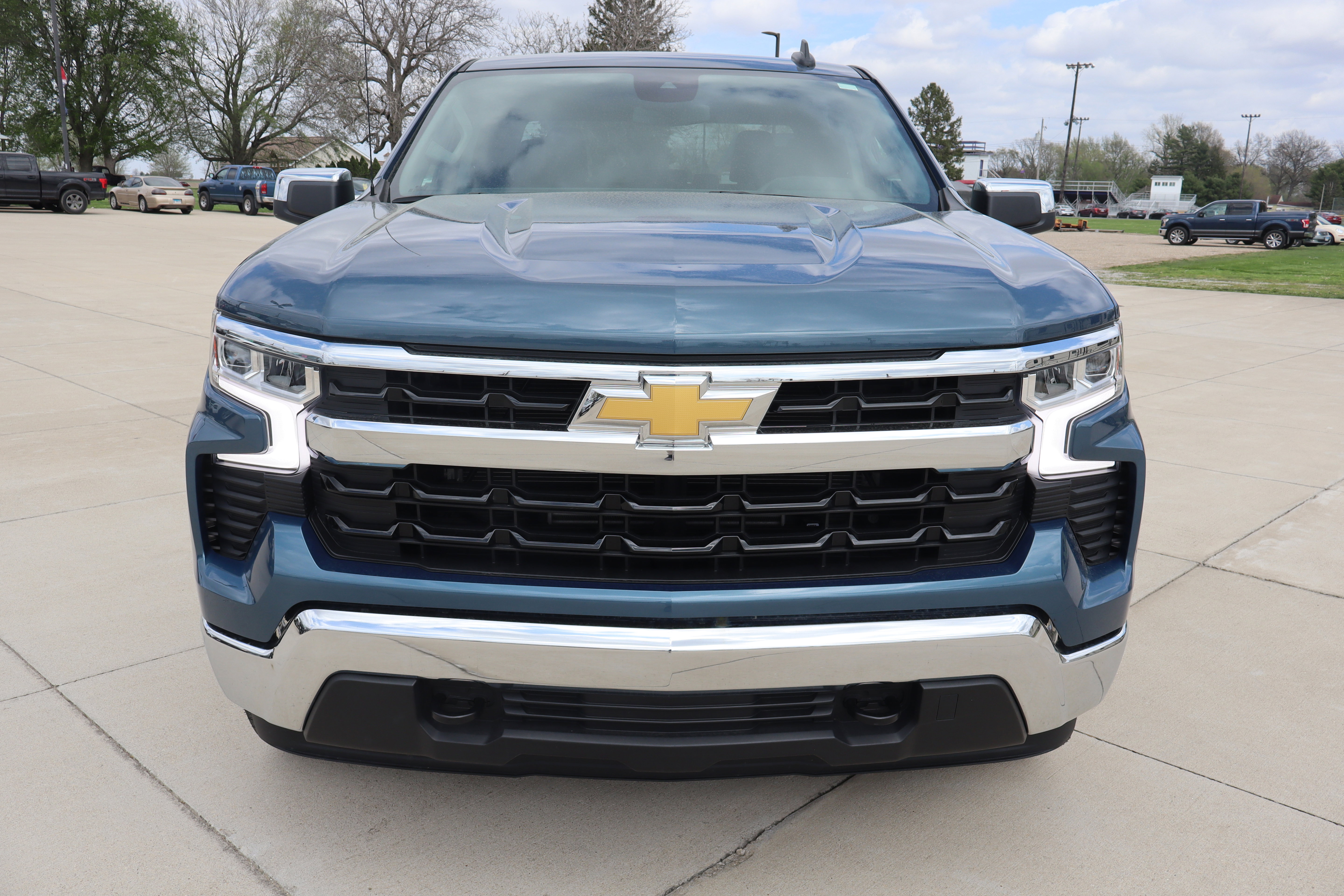 Used 2024 Chevrolet Silverado 1500 LT AWD/4WD image 3