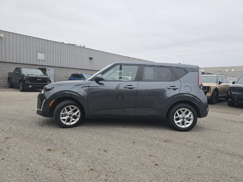 Used 2025 Kia Soul LX w/ LX Technology Package FWD image 11