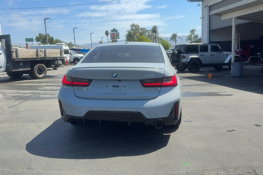 Used 2024 BMW 330i Sedan w/ M Sport Package RWD image 7