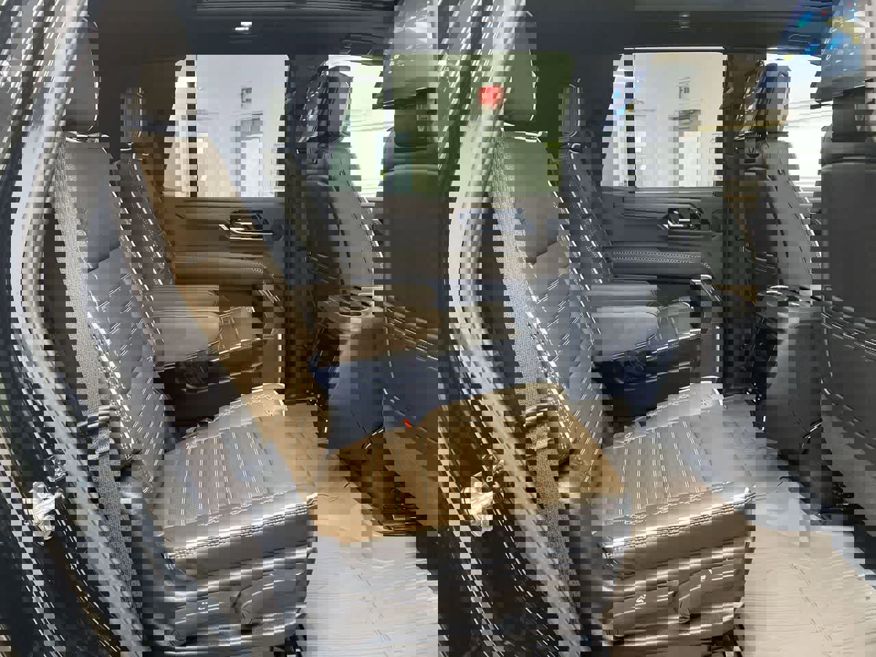 Used 2025 GMC Yukon Denali Ultimate w/ LPO, Floor Liner Package image 17