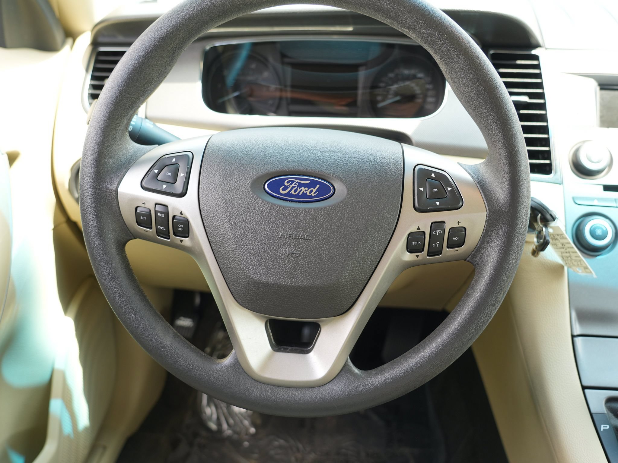 Used 2018 Ford Taurus SE FWD image 24