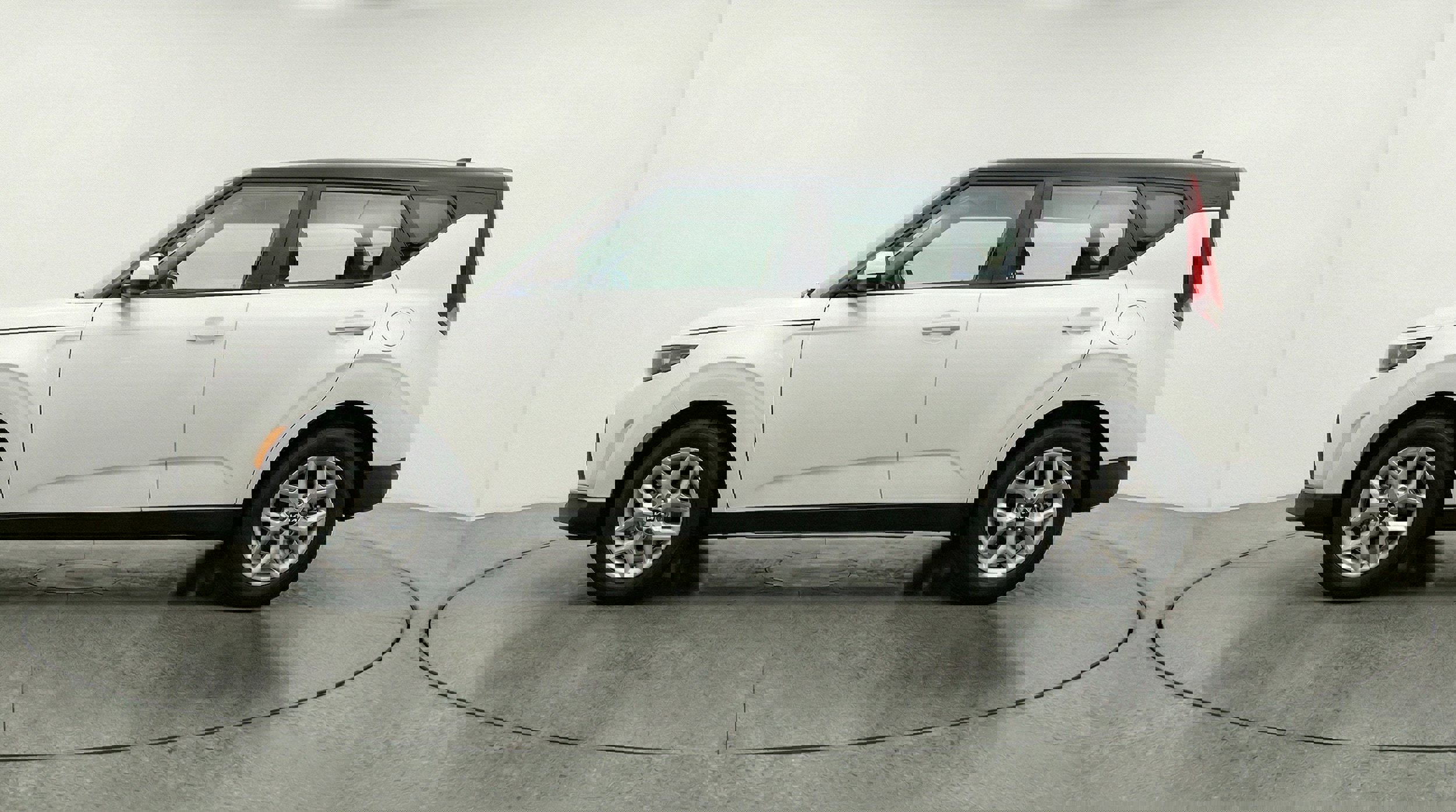 Used 2025 Kia Soul LX w/ LX Technology Package image 4