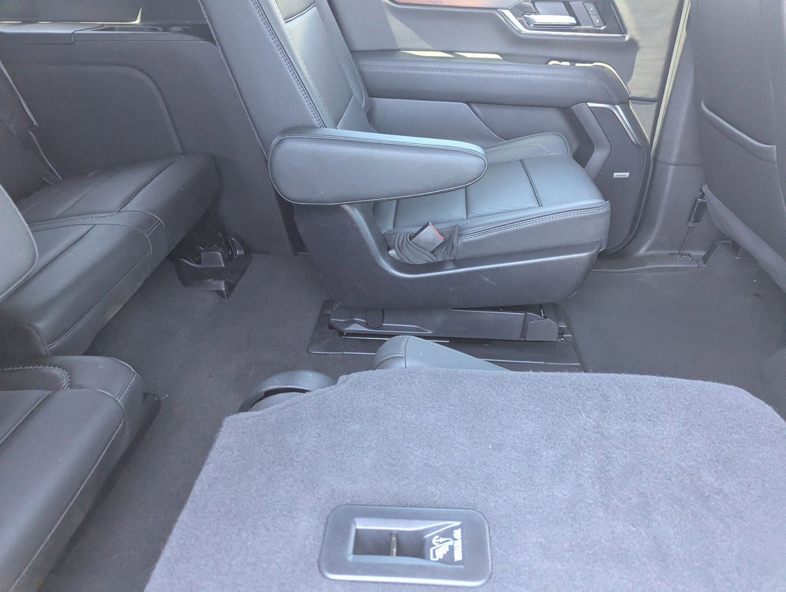Used 2025 GMC Yukon XL Denali AWD/4WD image 13