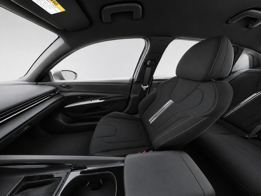 New 2026 Hyundai Elantra SEL Sport FWD image 11