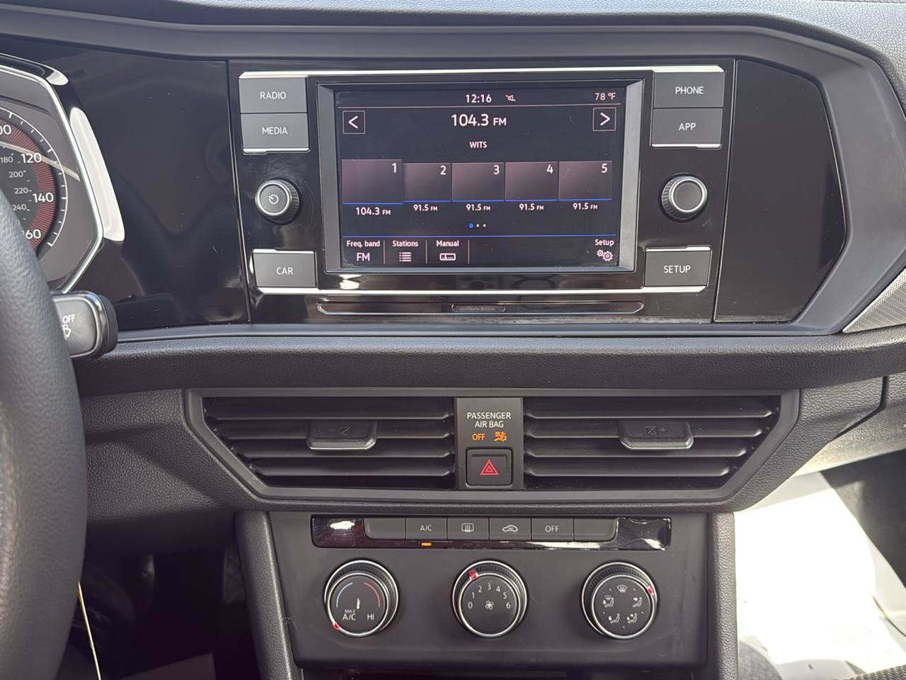 Used 2019 Volkswagen Jetta SE FWD image 36