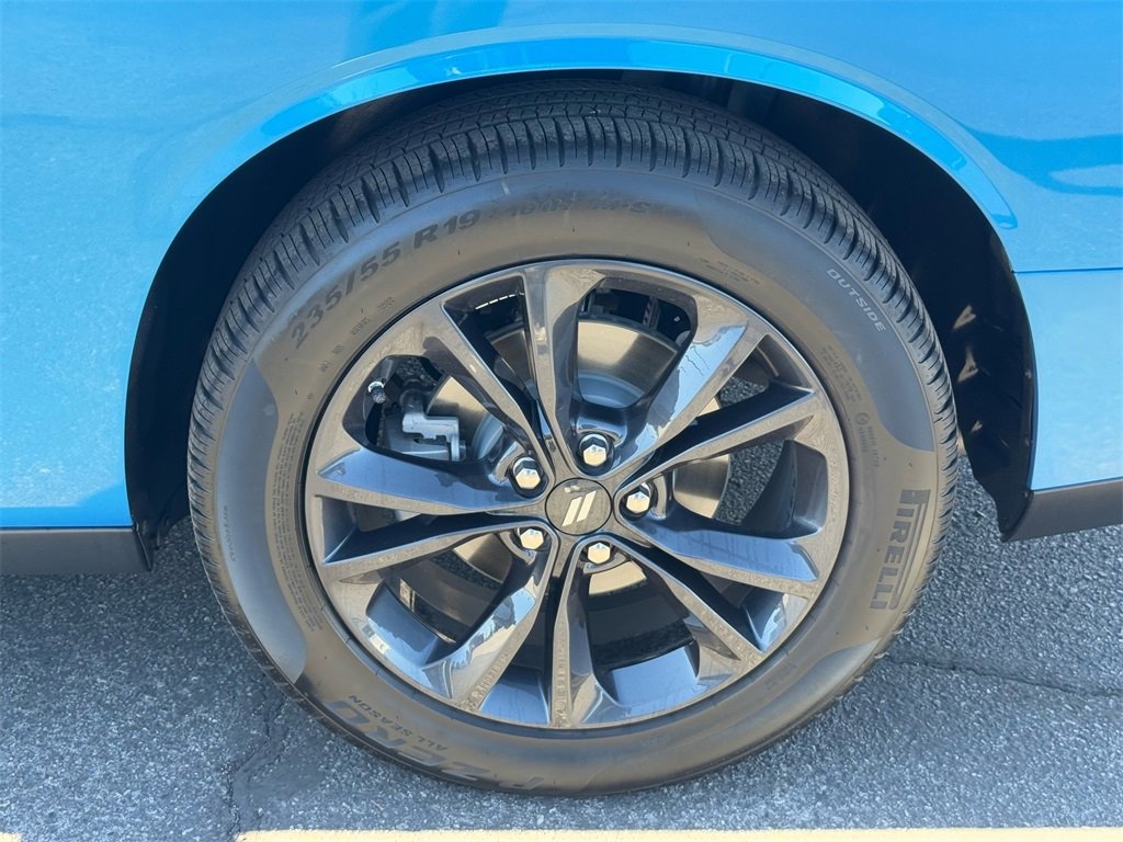 Used 2023 Dodge Challenger SXT w/ Blacktop Package image 9