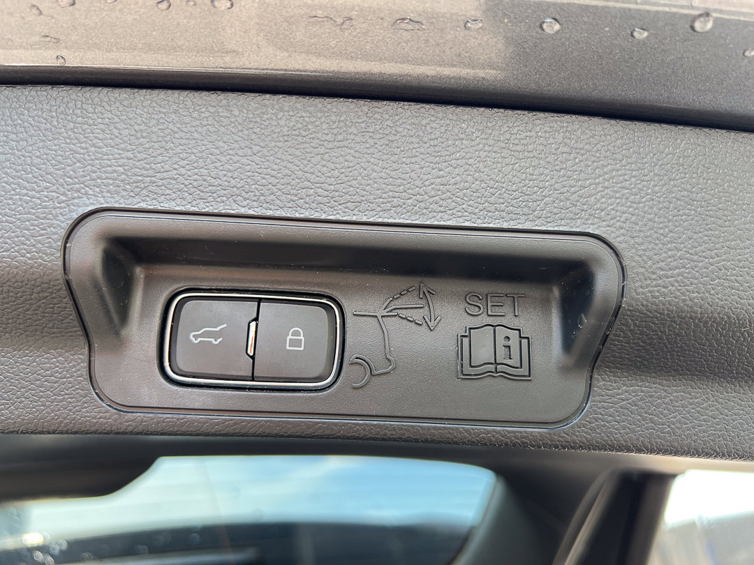 Used 2023 Ford Explorer XLT w/ Equipment Group 202A RWD image 7