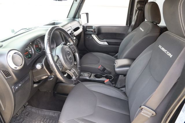 Used 2016 Jeep Wrangler Unlimited Rubicon w/ Connectivity Group AWD/4WD image 10
