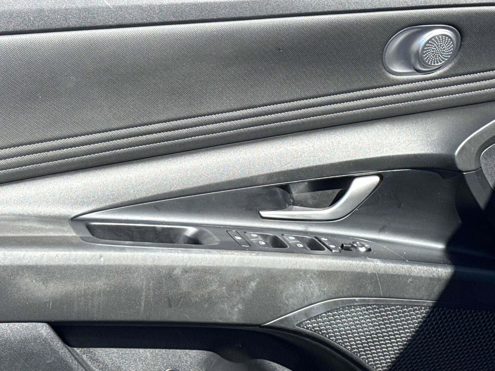 Used 2023 Hyundai Elantra SEL w/ Convenience Package image 16