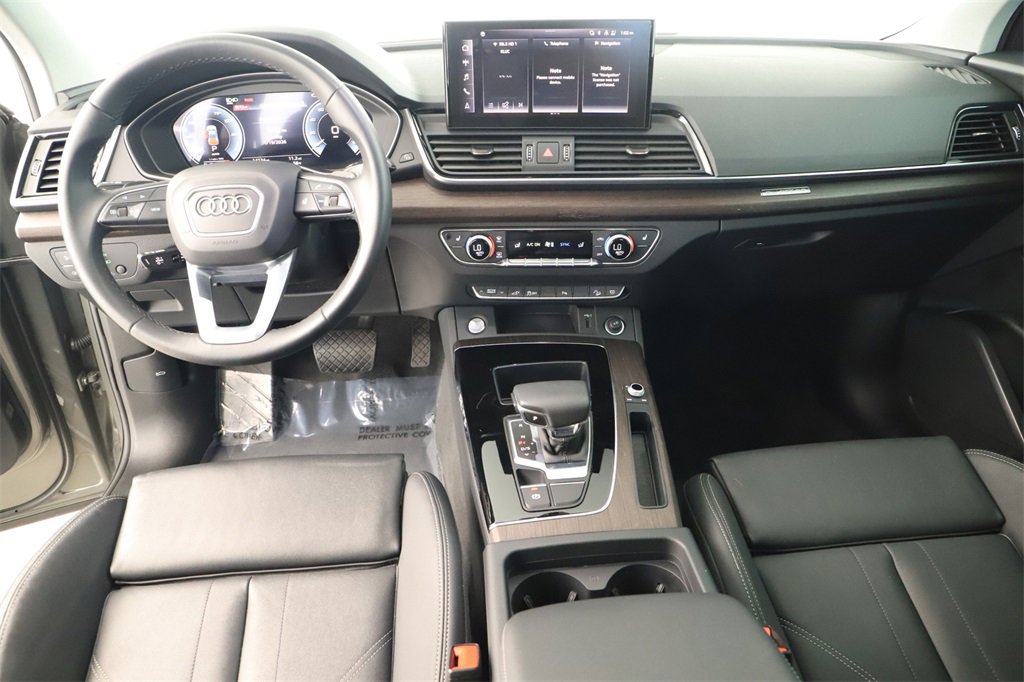 Used 2024 Audi Q5 e Premium w/ Convenience Package image 18