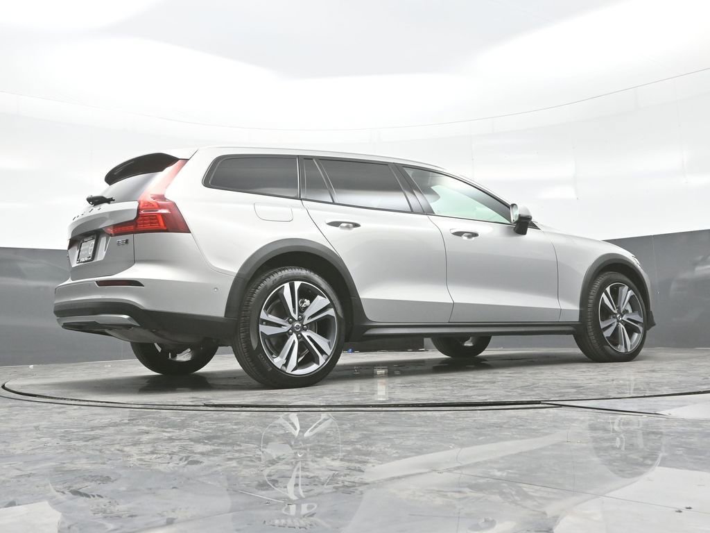 Used 2025 Volvo V60 B5 Cross Country Plus AWD/4WD image 30