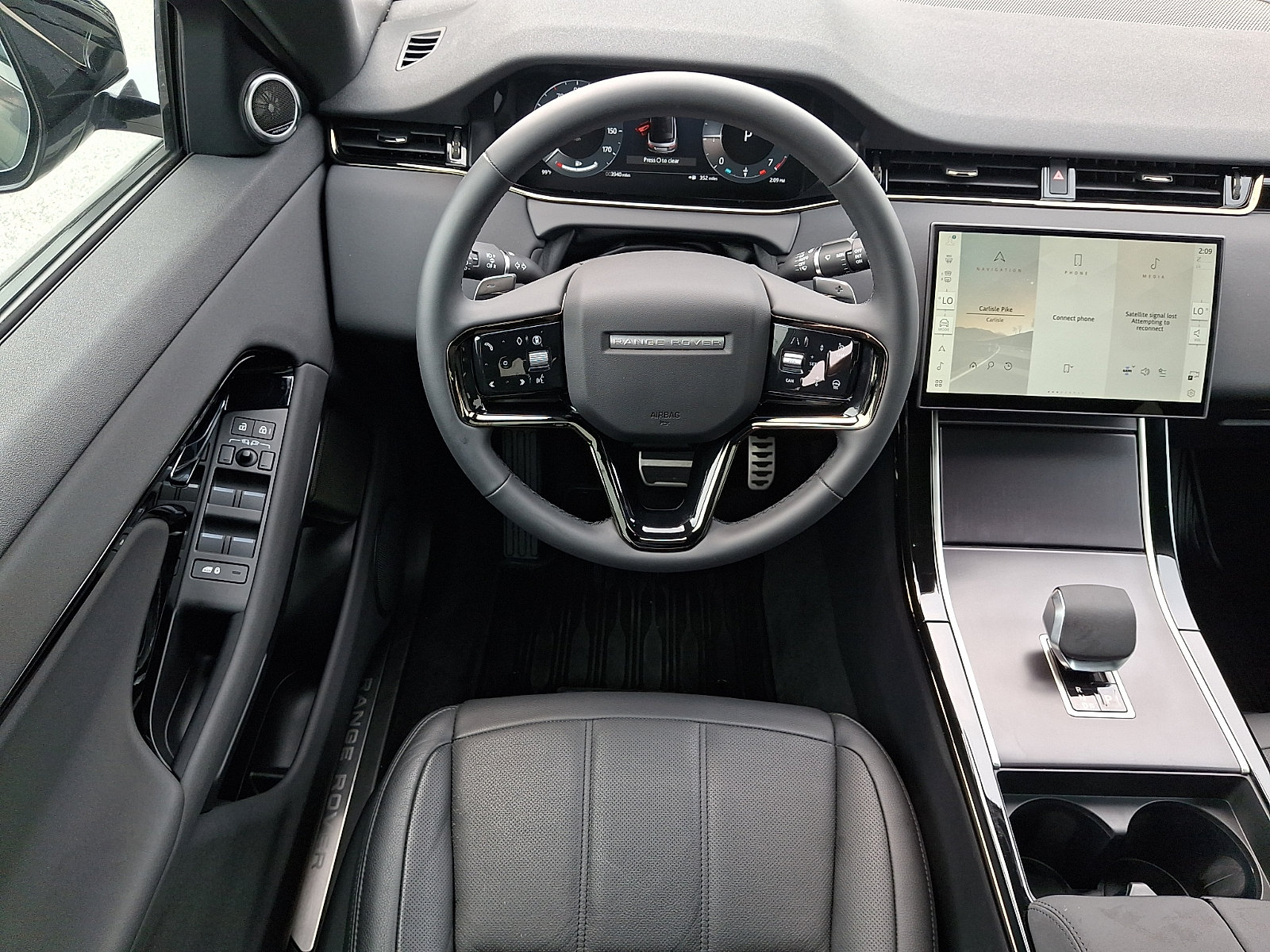 Used 2026 Land Rover Range Rover Evoque Dynamic SE AWD/4WD image 12